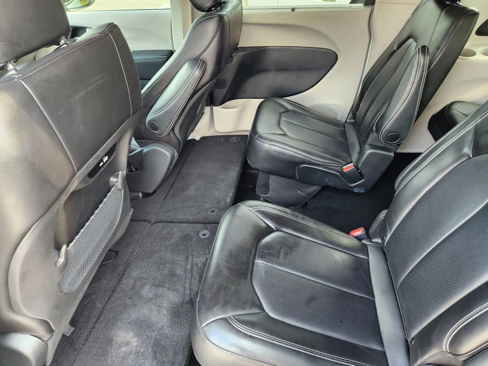 Used 2023 White Chrysler Touring L image 27