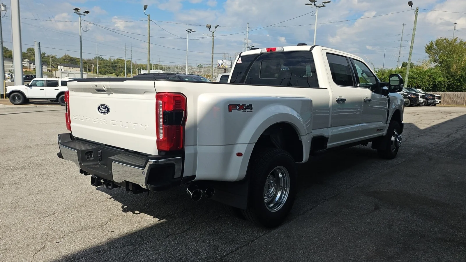 New 2027 Star White Metallic Tri-Coat Ford Lariat 4WD image 5