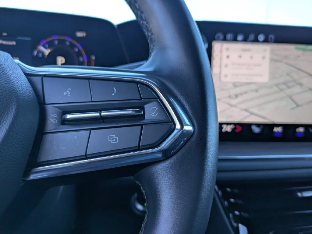 Used 2025 White Chevrolet LT image 29