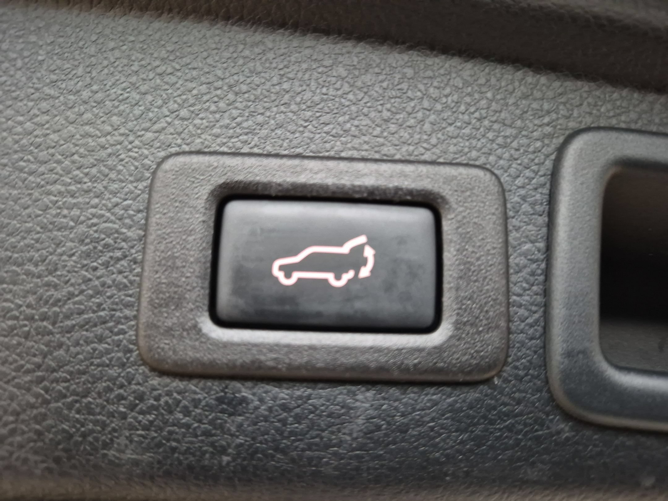 Used 2018 Dark Gray Metallic Subaru 2.5i Premium AWD image 26