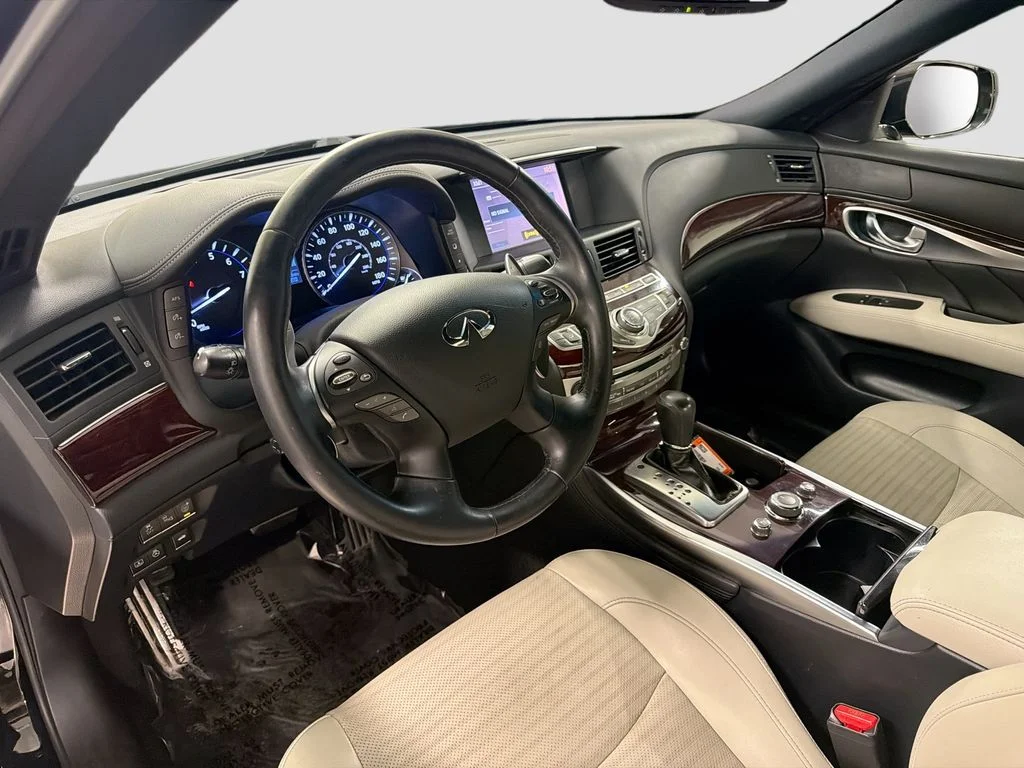 Used 2017 Black Obsidian INFINITI 5.6 image 4