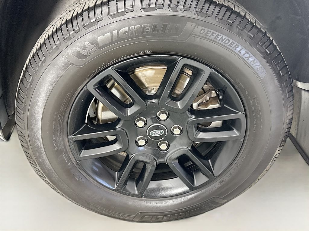 Certified Used 2022 Black Land Rover X-Dynamic SE image 31