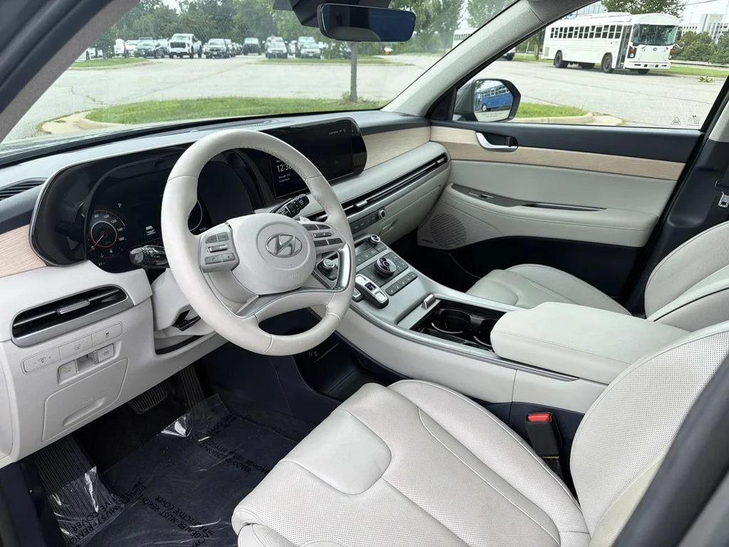 Used 2023 Gray Hyundai Limited image 3