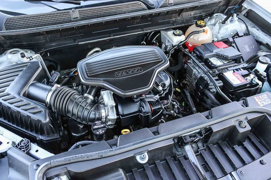 Used 2021 Gray GMC SLE image 28