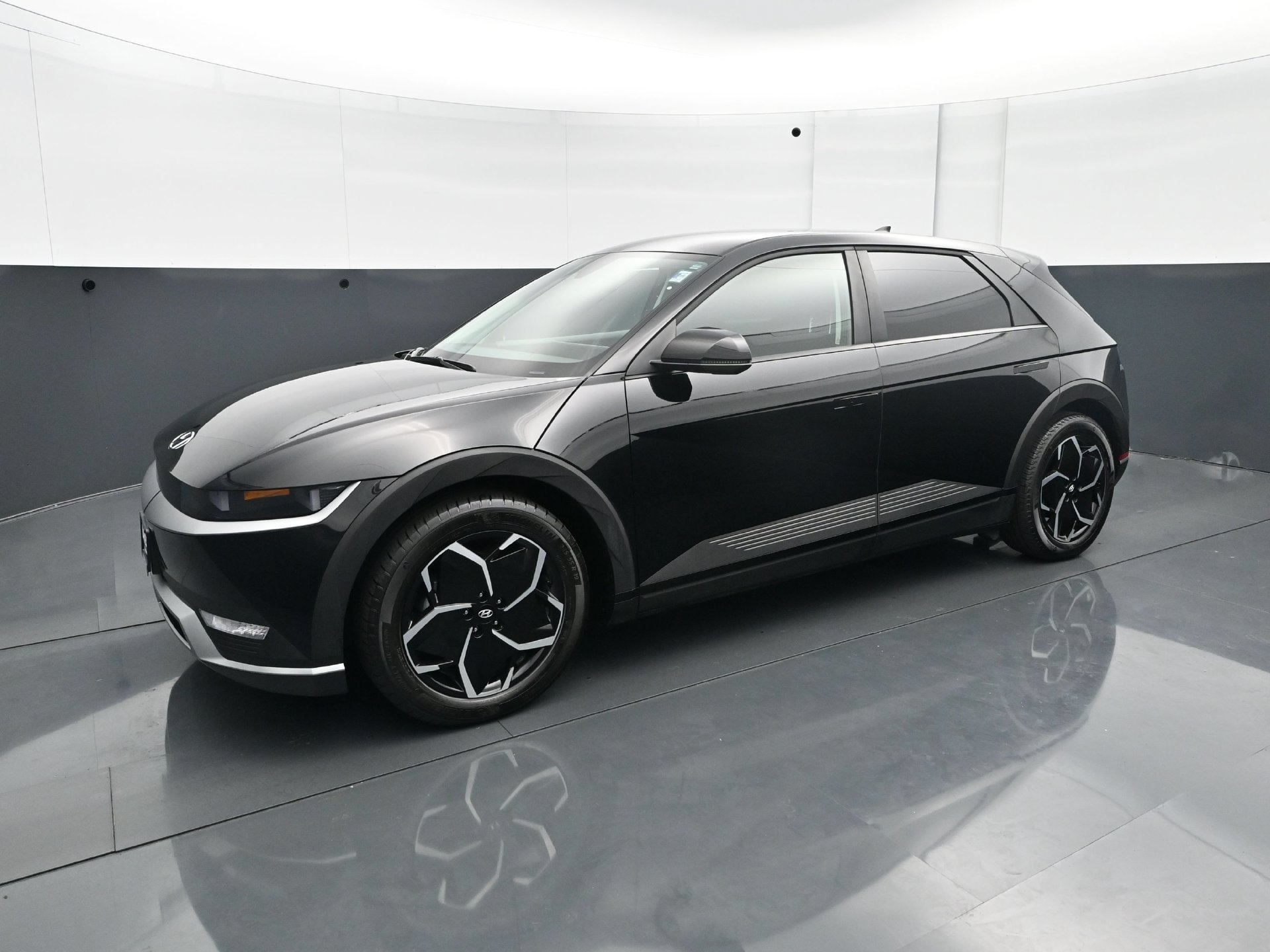 Used 2024 Hyundai IONIQ 5 SE with VIN KM8KMDDF9RU317618 for sale in South Saint Paul, Minnesota