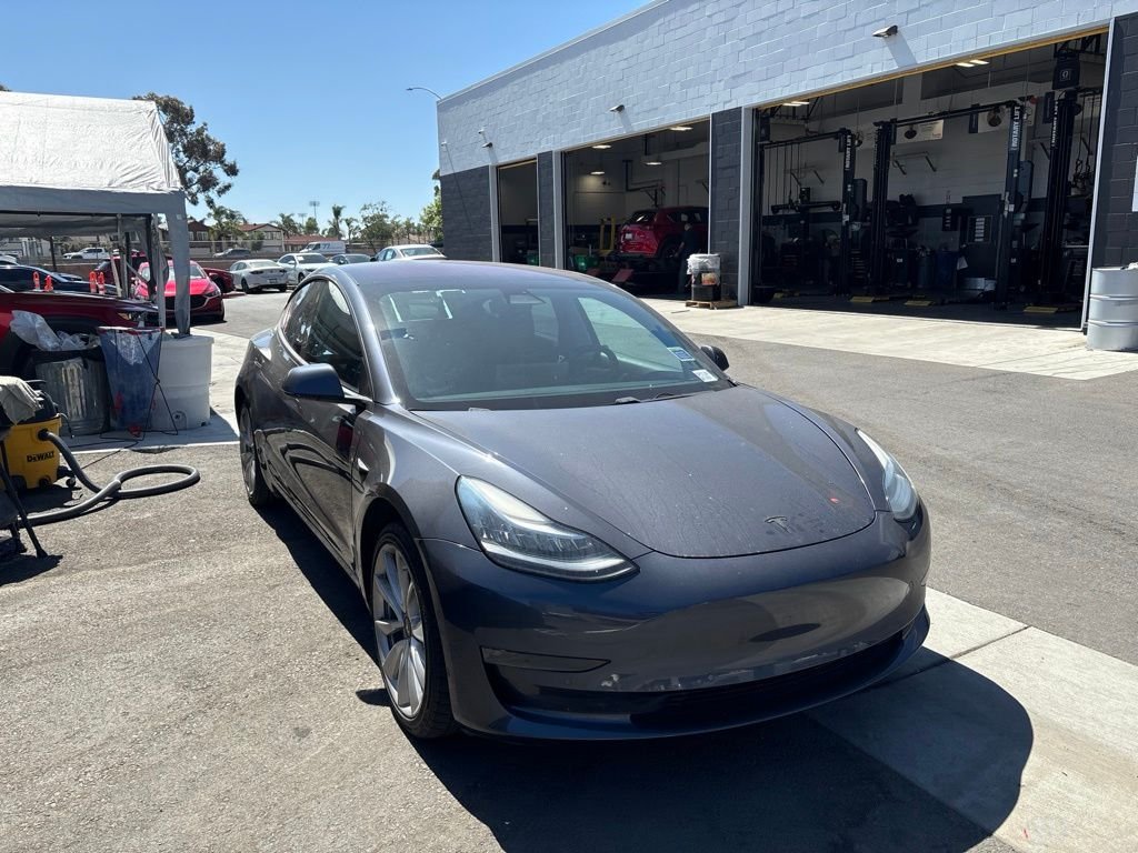 Used 2018  Tesla Long Range image 4