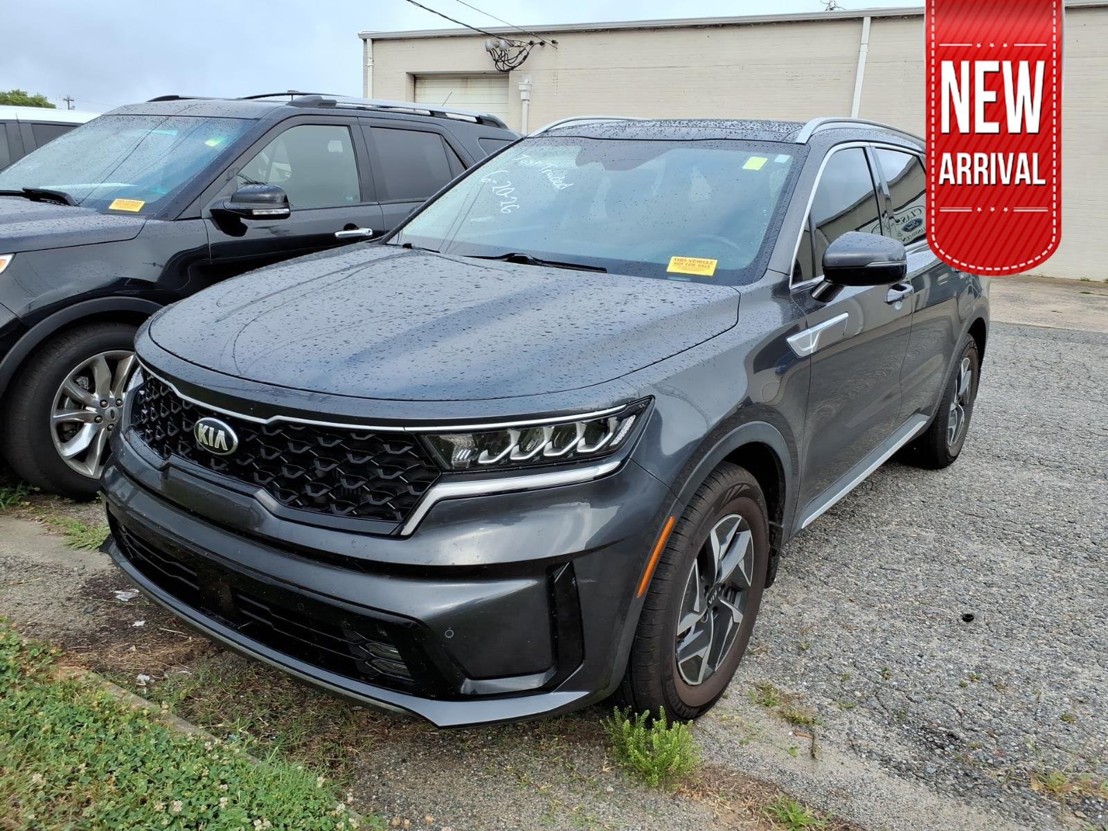 Used 2021 Platinum Graphite Kia EX image 1