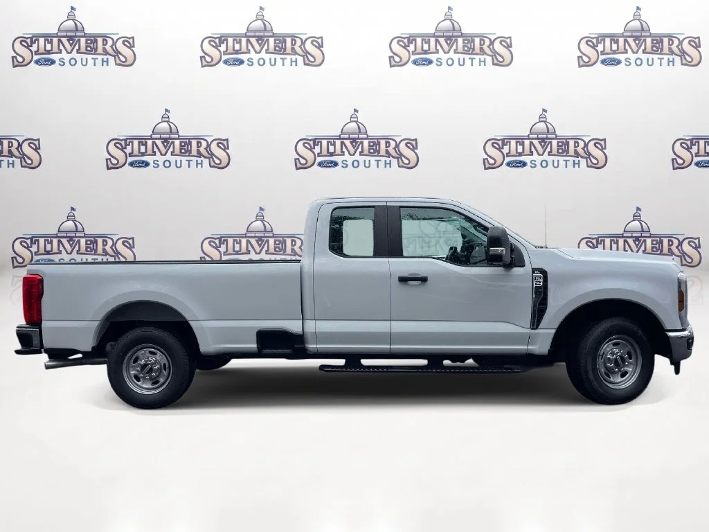 Used 2026 White Ford XL image 2