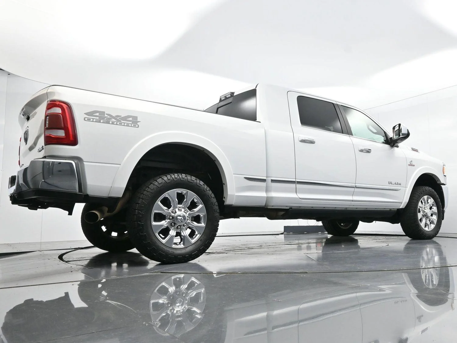 Used 2020 Bright White Clearcoat Ram Limited image 47