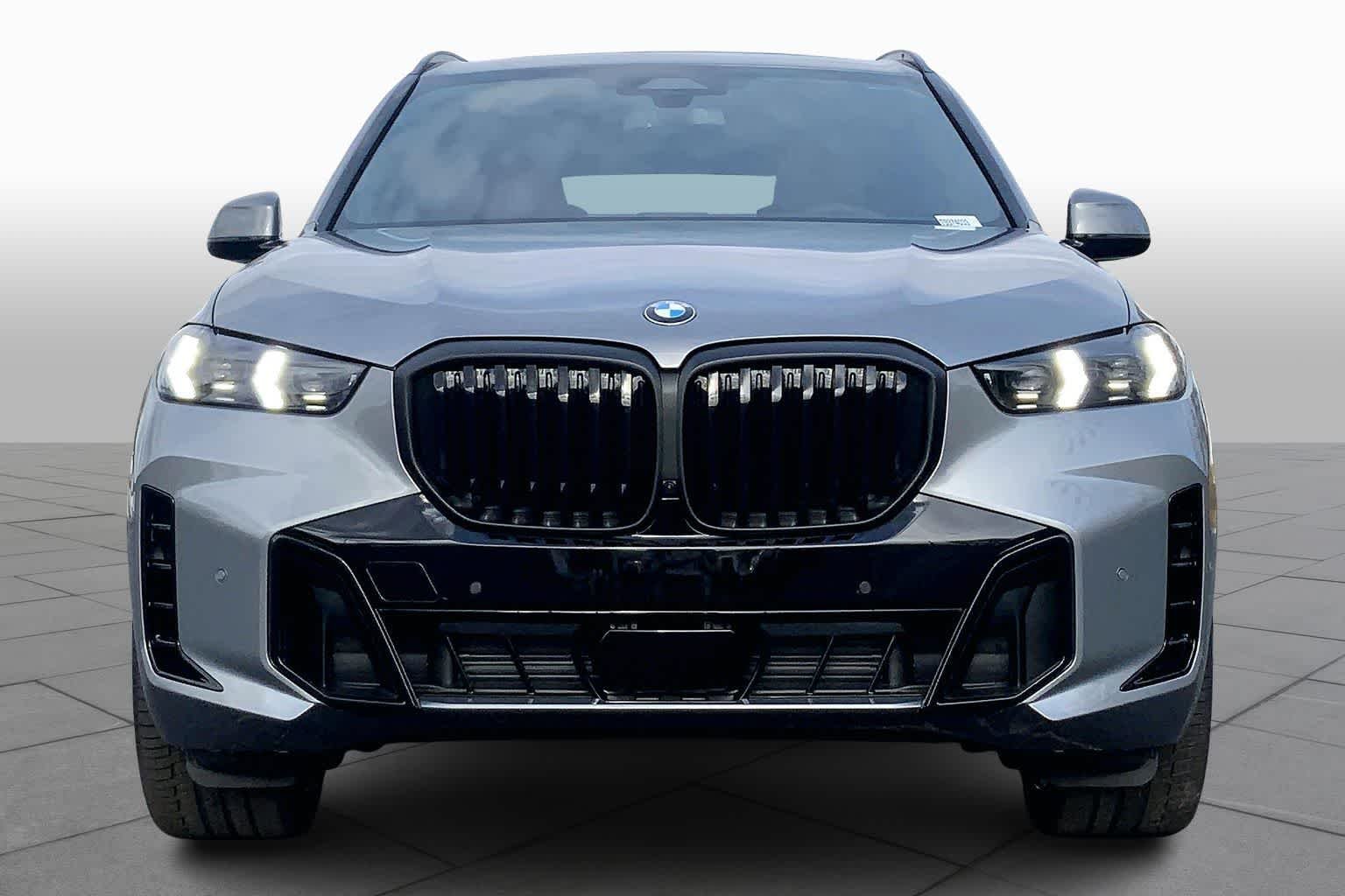 New 2026 Skyscraper Grey Metallic BMW sDrive40i image 3