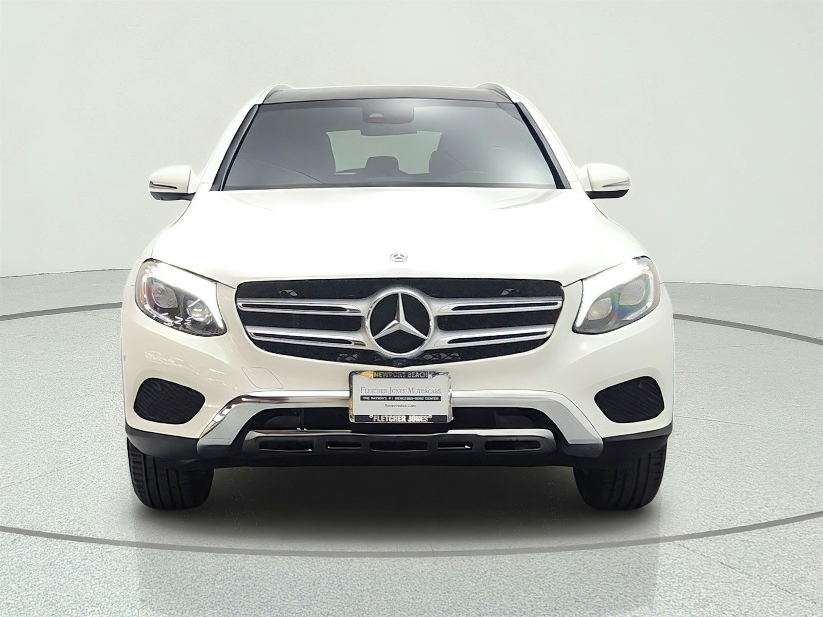 Used 2019 Polar White Mercedes-Benz GLC 300 4MATIC® SUV image 2