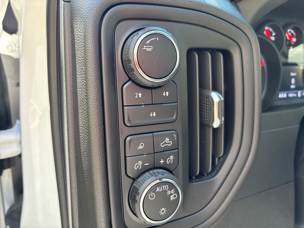 Used 2024 White Chevrolet Custom image 23