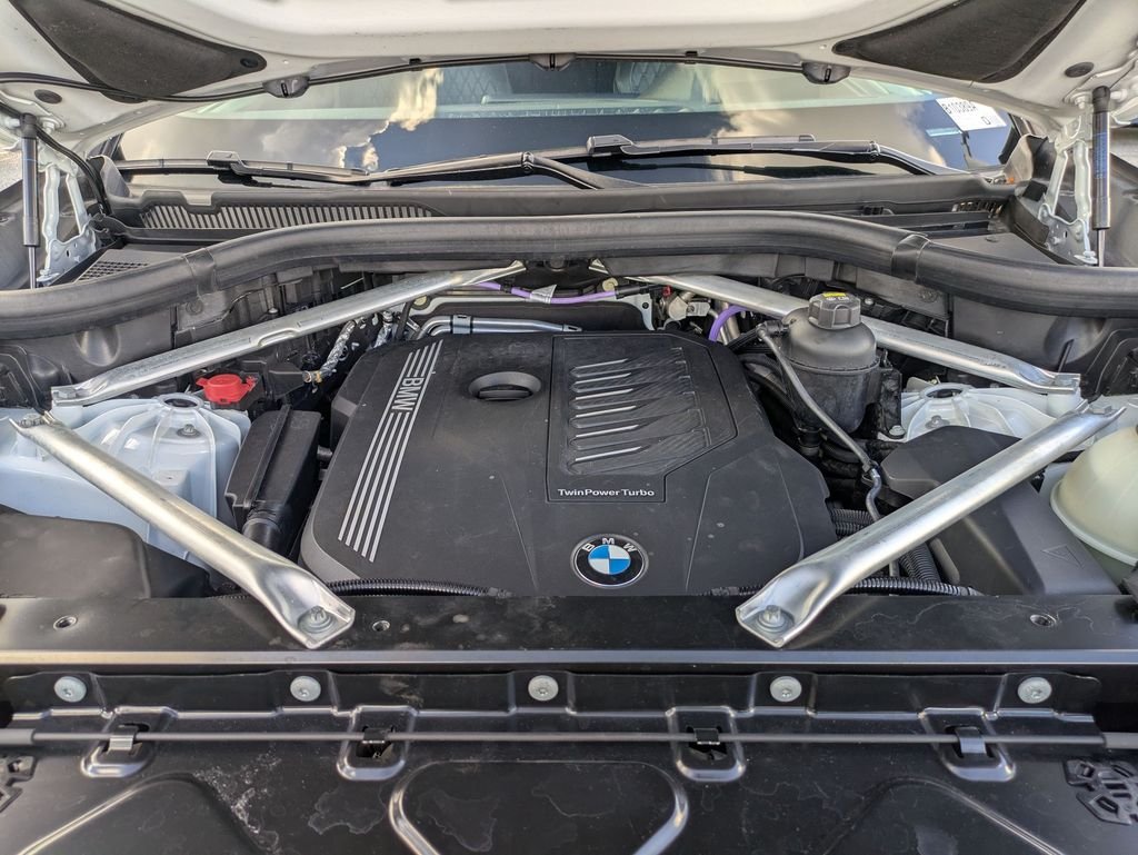 Used 2023 White BMW xDrive40i image 10