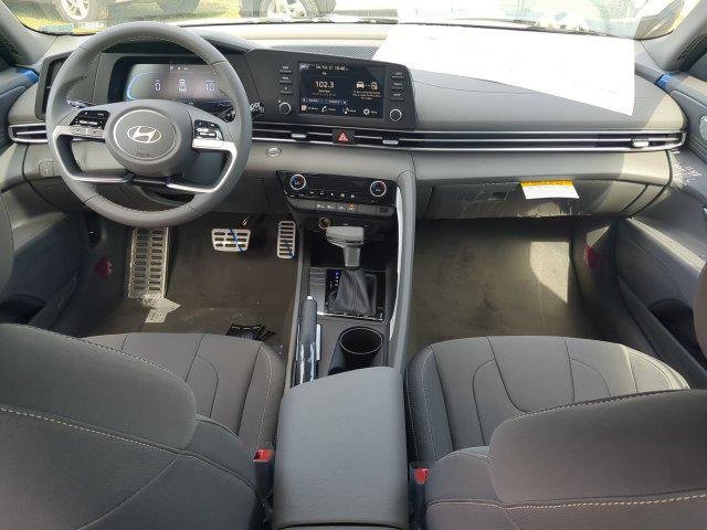 2025 Hyundai Elantra SEL - Photo 14