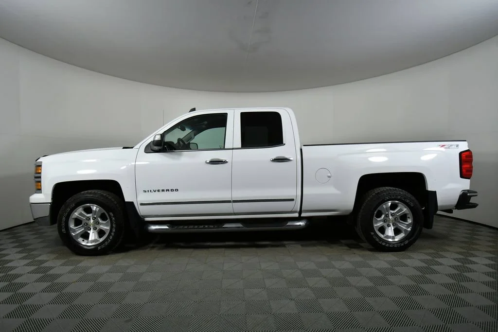 Used 2015 SUMMIT WHITE Chevrolet LTZ image 16