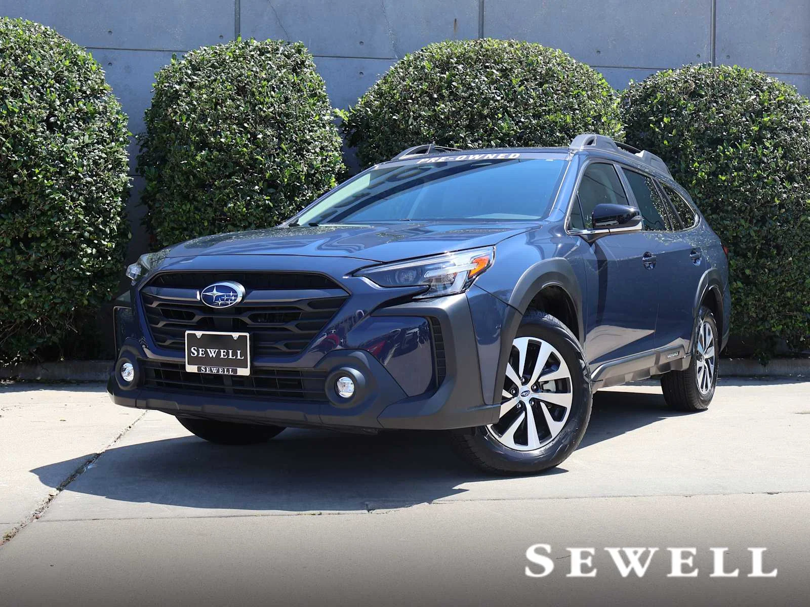 2025 Subaru Outback Premium's photo