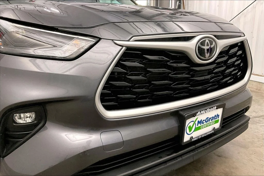 Used 2023 Gray Toyota XLE image 33