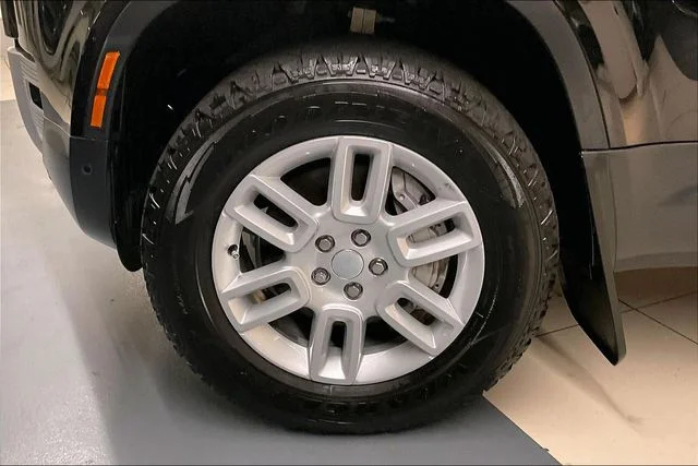 Used 2025 Black Land Rover S image 8
