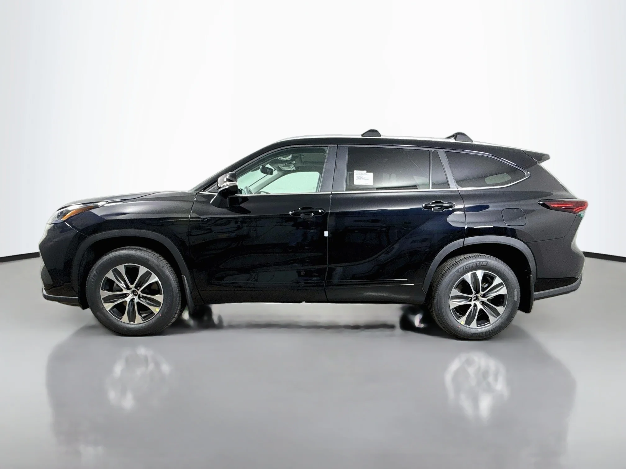 New 2026 Midnight Black Metallic Toyota XLE image 4