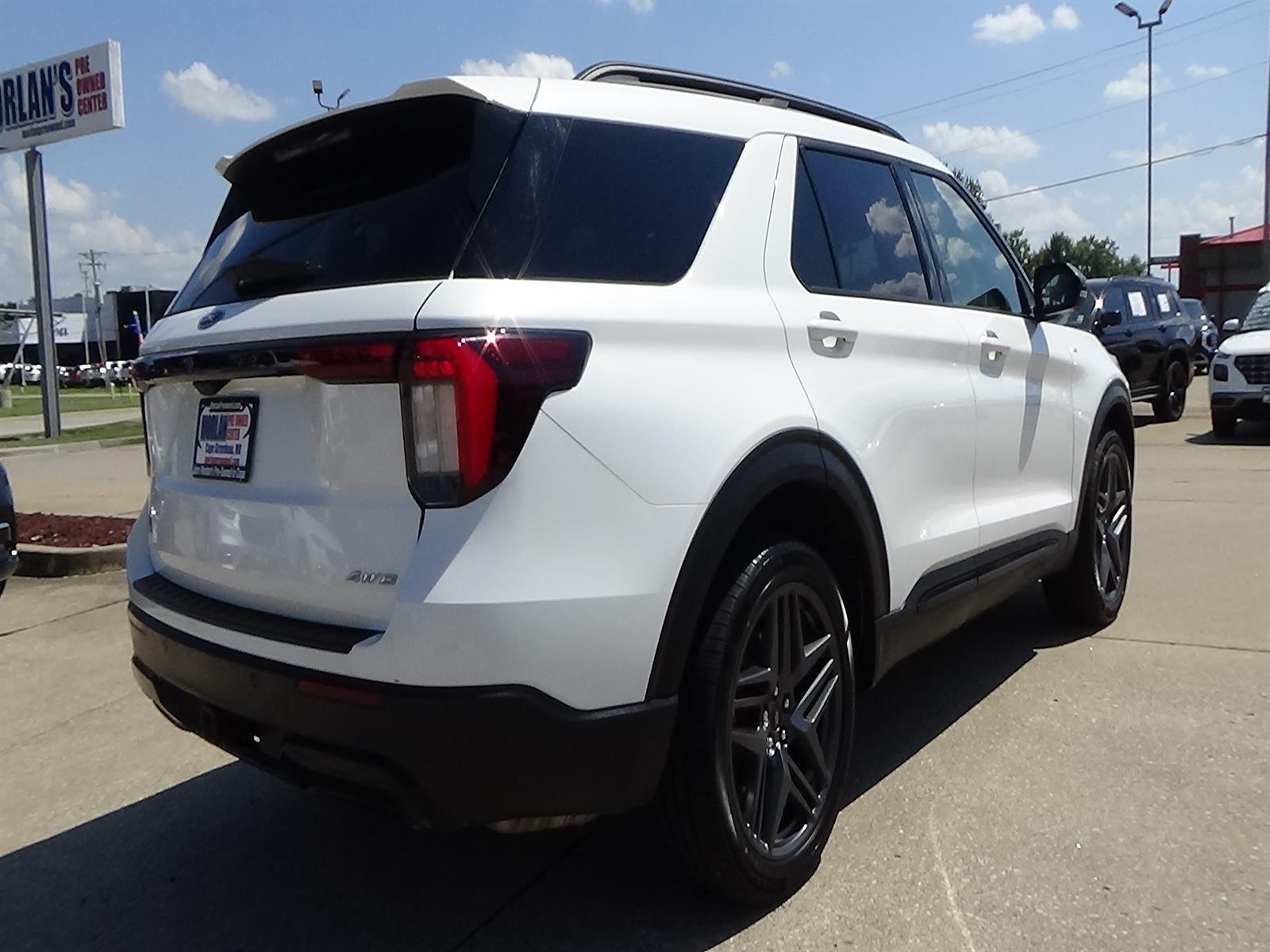 Used 2025 Star White Metallic Tri-Coat (az) Ford ST-Line image 6