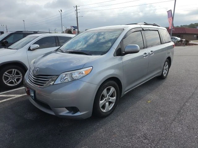 Used 2015 Silver Toyota LE image 4