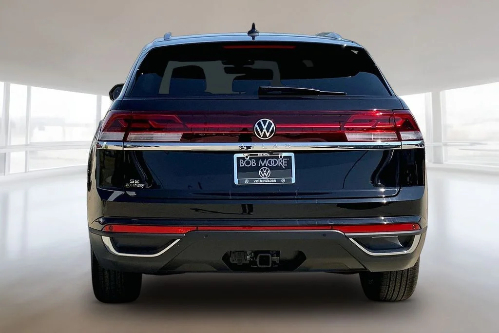 New 2026 Deep Black Pearl Volkswagen SE w/Technology image 4