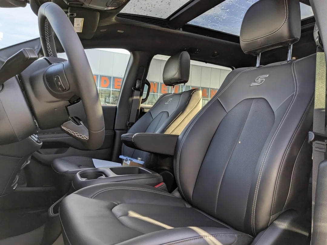 New 2026 White Chrysler Select - - FWD - Full Sunroof - S Appearance Package - 20 Foreshadow Wheels - Stow n Go & More! image 14