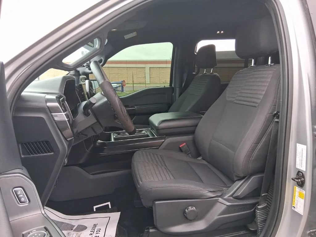 Used 2023  Ford XL image 15