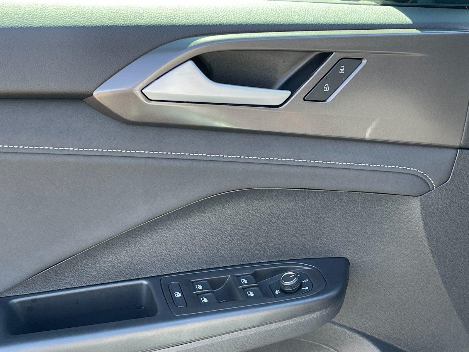 New 2026 Monument Gray w/Deep Black Roof Volkswagen SE Black image 14
