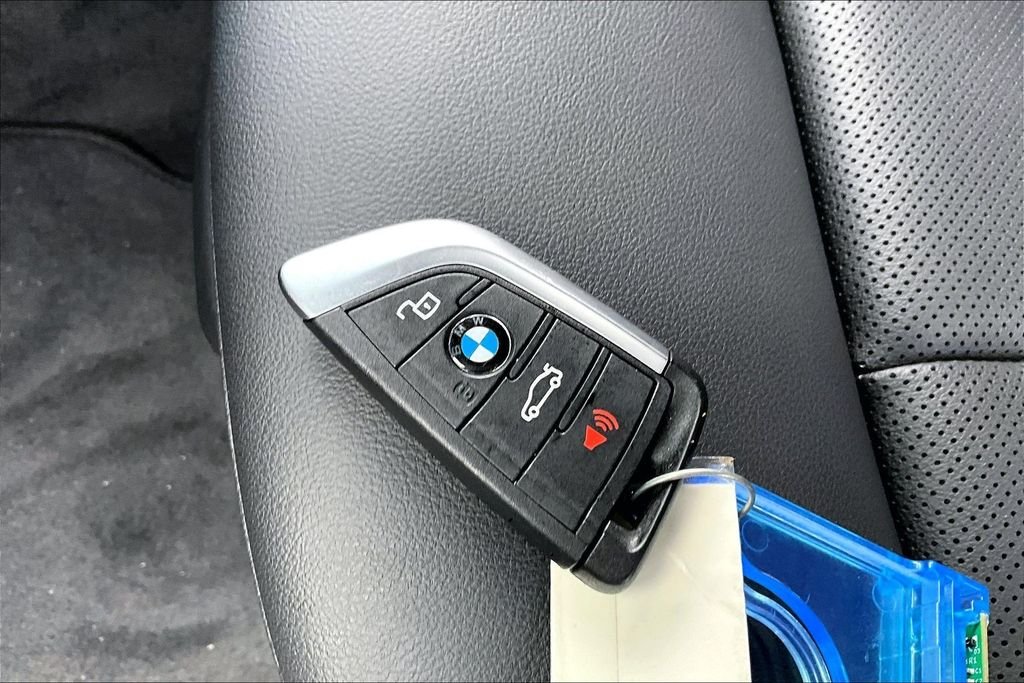 Used 2025 White BMW xDrive30i image 35