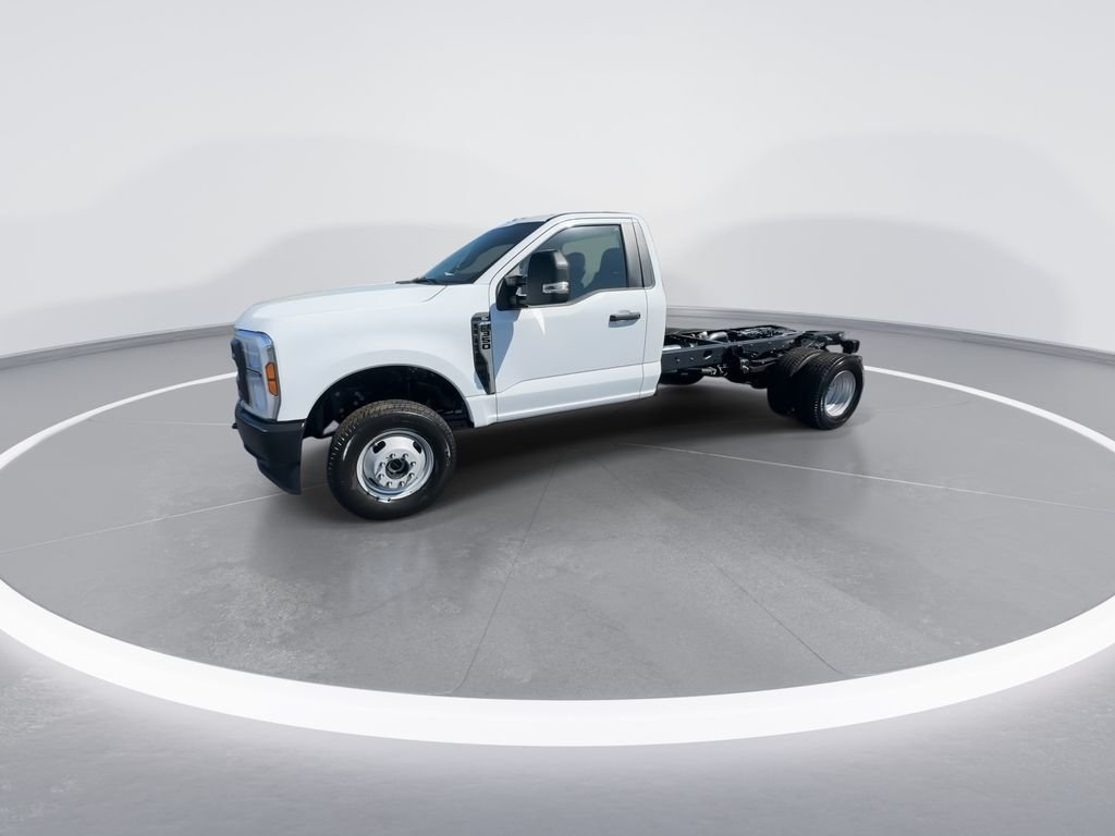 New 2026 Oxford White Ford F-350® XL image 5