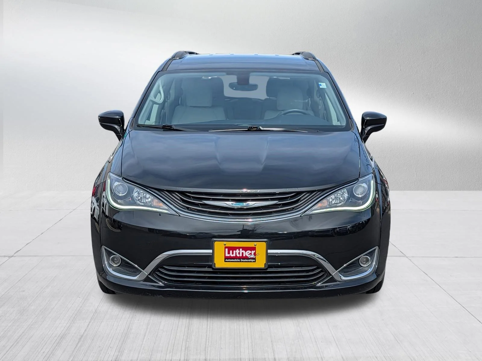 Used 2019 Chrysler Pacifica Hybrid Touring Plus with VIN 2C4RC1H75KR584734 for sale in Minneapolis, Minnesota