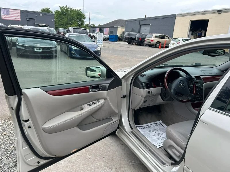 Used 2003 Gold Lexus ES 300 Sedan 4D image 34