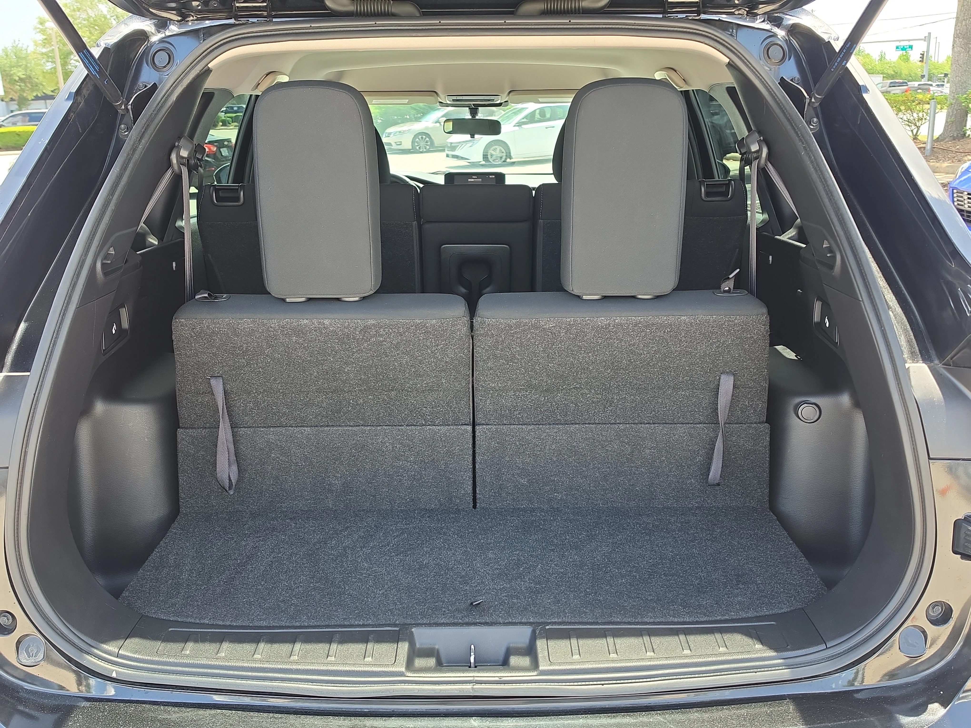 Used 2022 Black Diamond Mitsubishi ES image 10