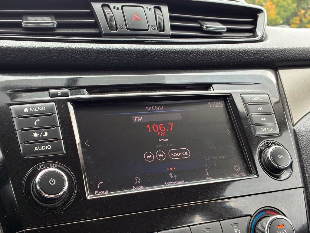 Used 2019 Blue Nissan S image 6