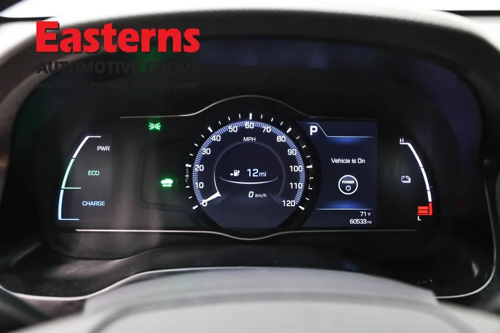 Used 2019 White Hyundai Base image 18