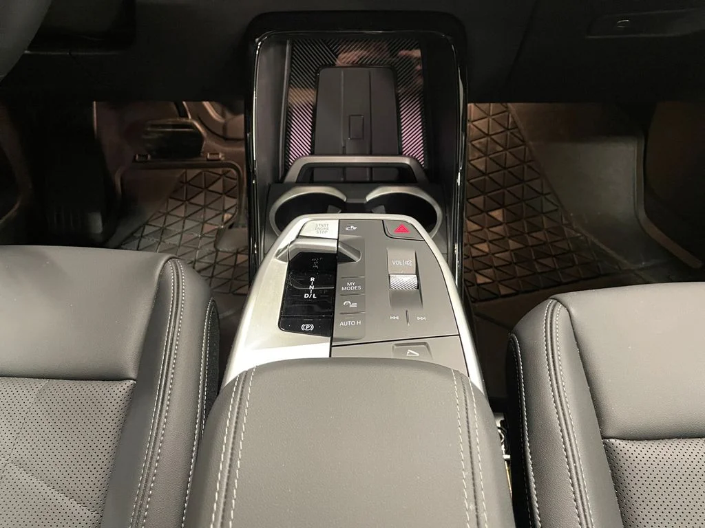 Used 2026 Silver Metallic BMW xDrive28i image 11