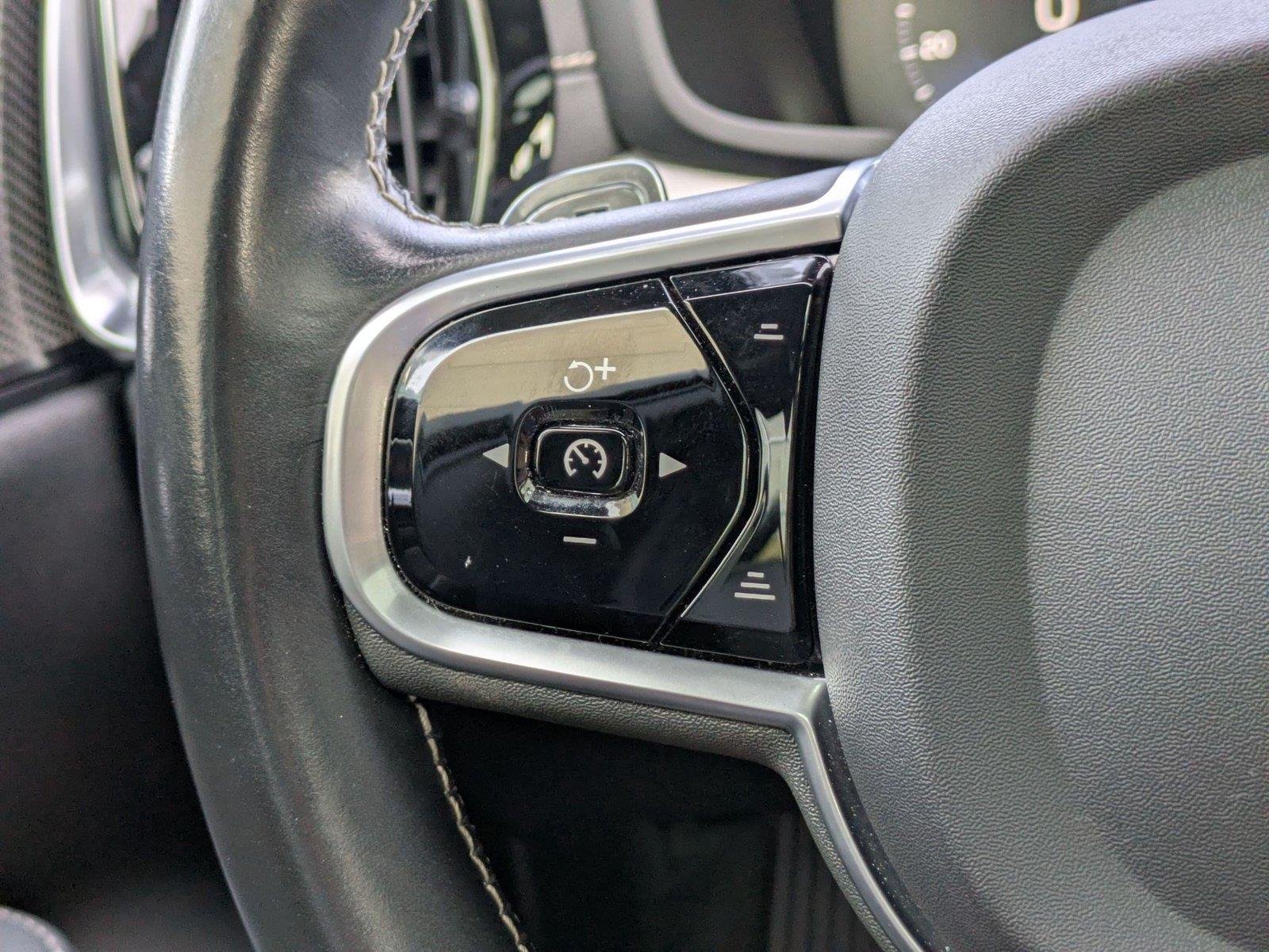 Used 2020 Pebble Grey Metallic Volvo R-Design image 12
