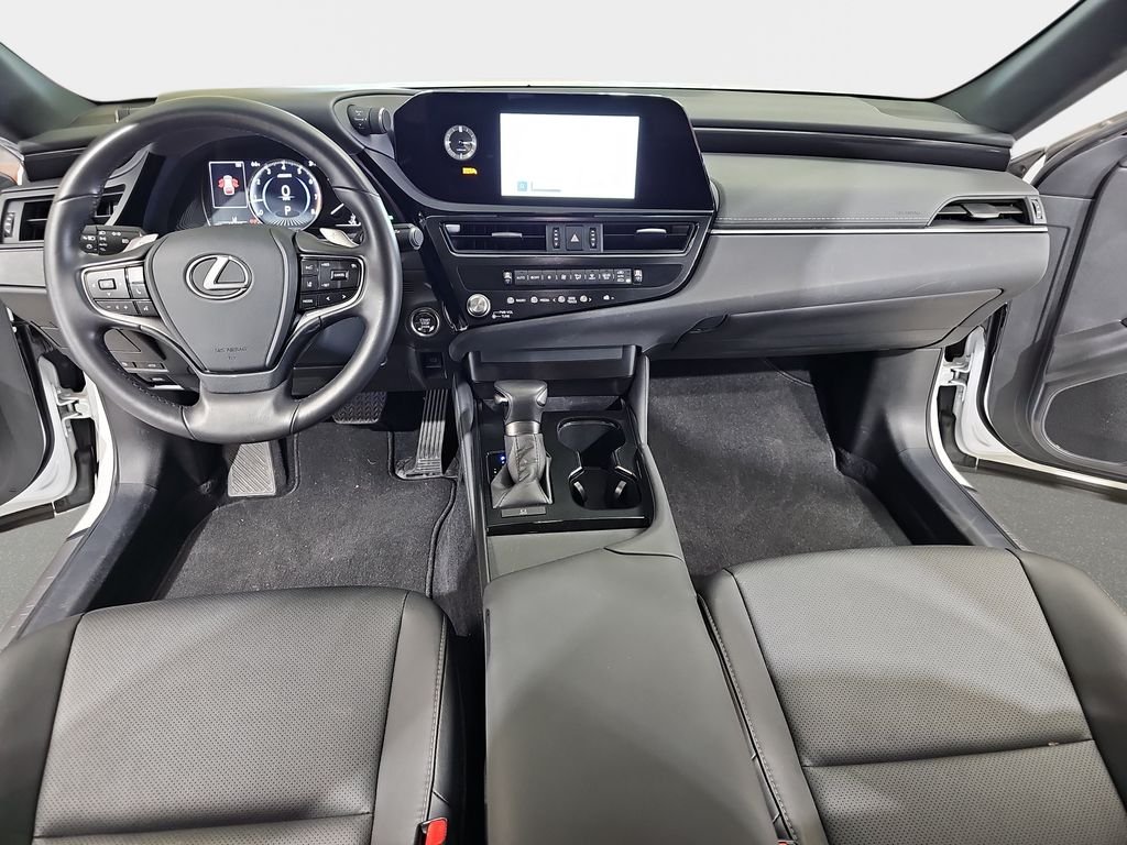 Used 2025 White Lexus 350 image 9