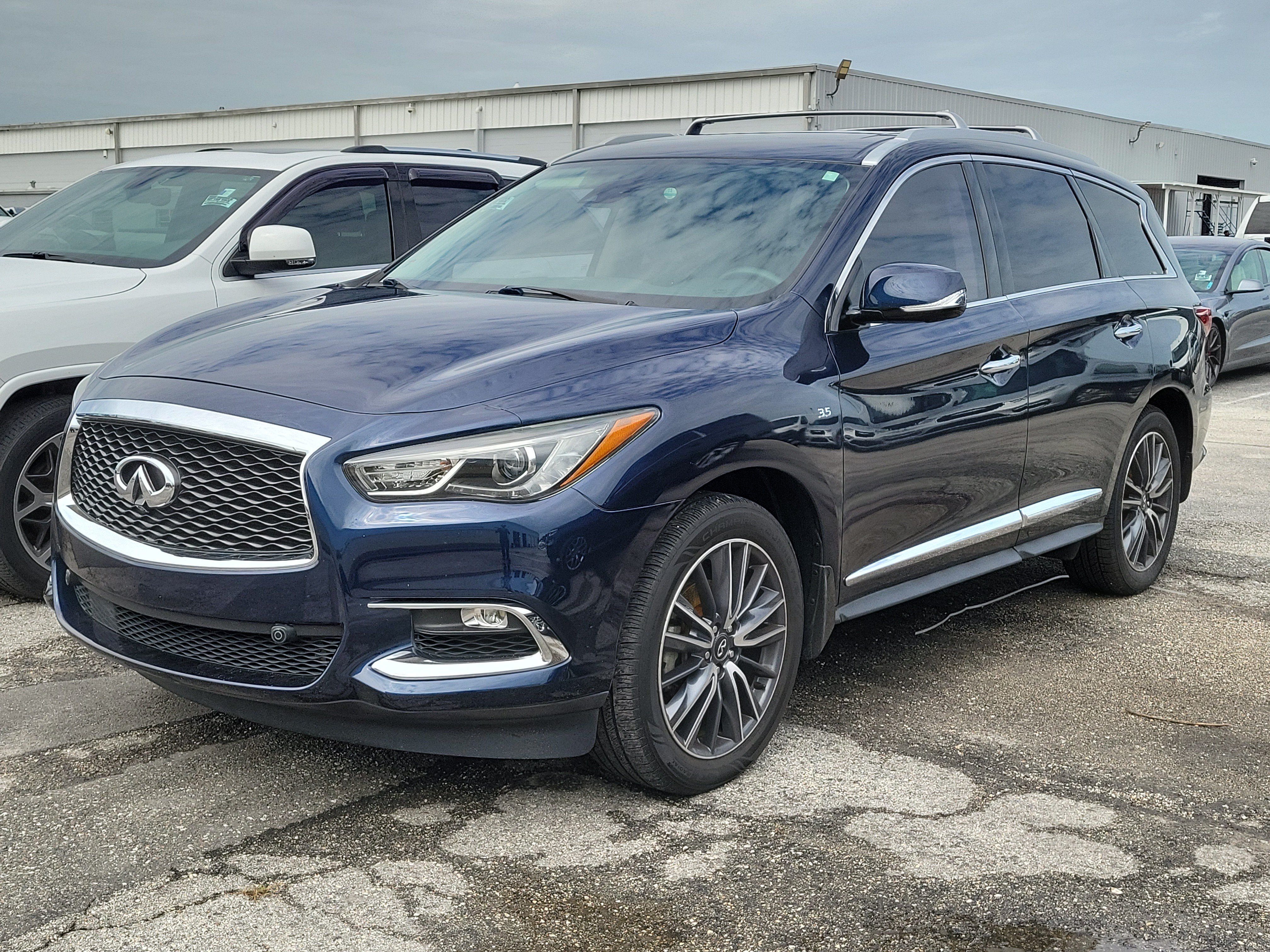 Used 2020 Hermosa Blue INFINITI LUXE image 2