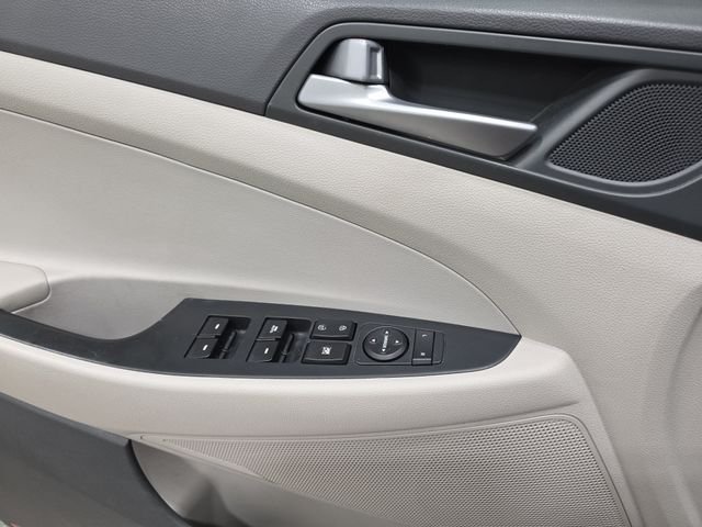 Used 2017 Coliseum Gray Hyundai Sport image 28