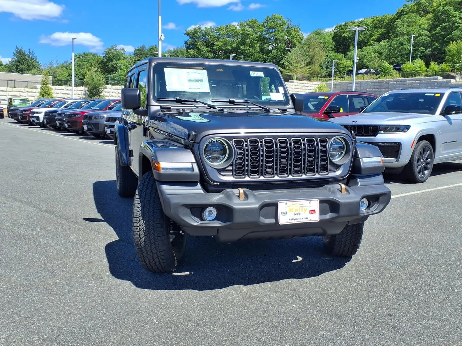 New 2026 Granite Crystal Metallic Clearcoat Jeep 85th Anniversary image 4