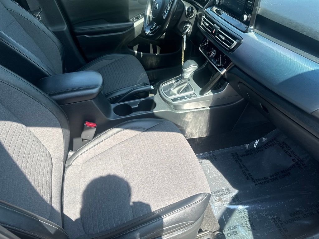 Used 2021 Black Kia S image 31