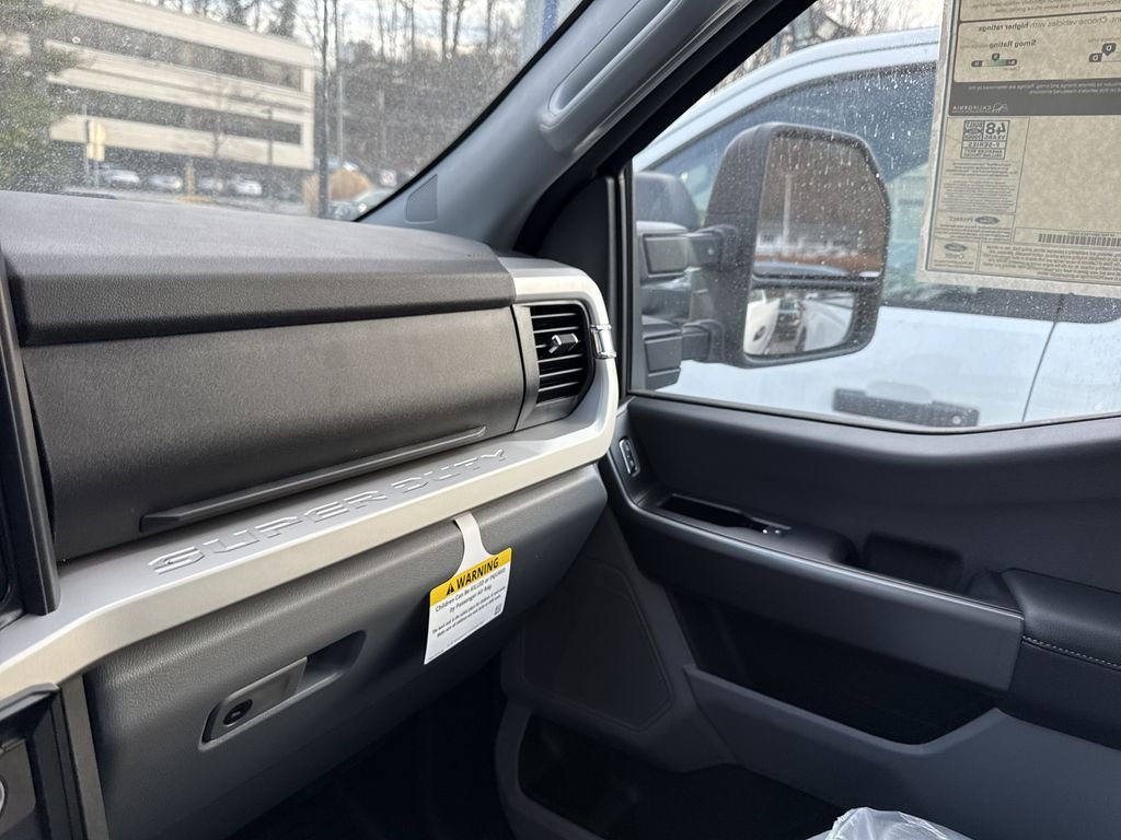 New 2025 Oxford White Ford F-350® XLT image 16