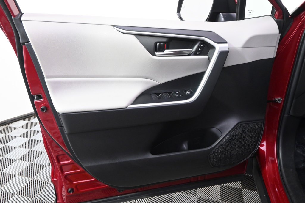 Used 2022 Pearl Toyota XLE Premium image 22