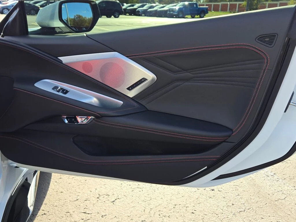 Used 2023 White Chevrolet Z06 image 9