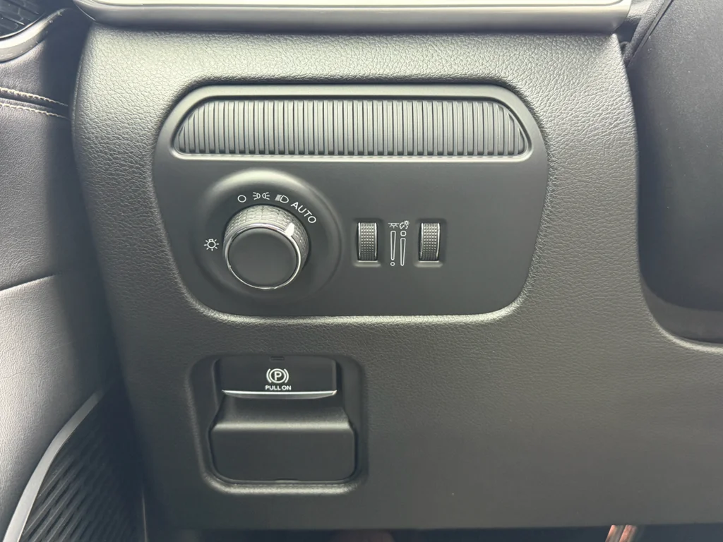 Used 2026 BLACK Jeep Upland image 24