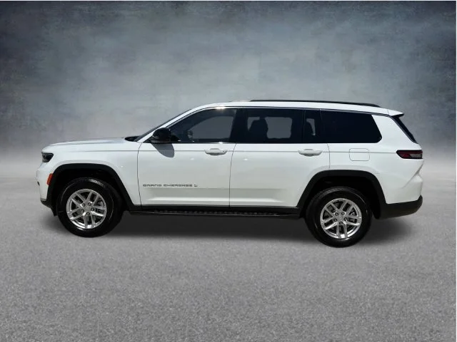 New 2026 Bright White Clear-Coat Exterior Paint Jeep Laredo X image 5