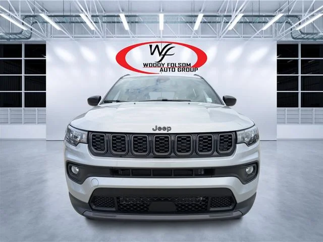 New 2026 Silver Zynith Metallic Clear-Coat Exterior Paint Jeep Latitude image 7