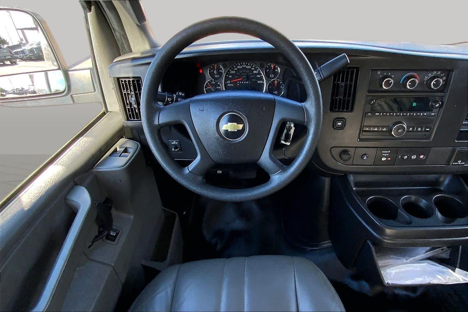 Used 2019 Summit White Chevrolet  image 6